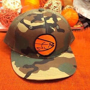 NWOT CAMO MENS FISHING FLATBILL HAT